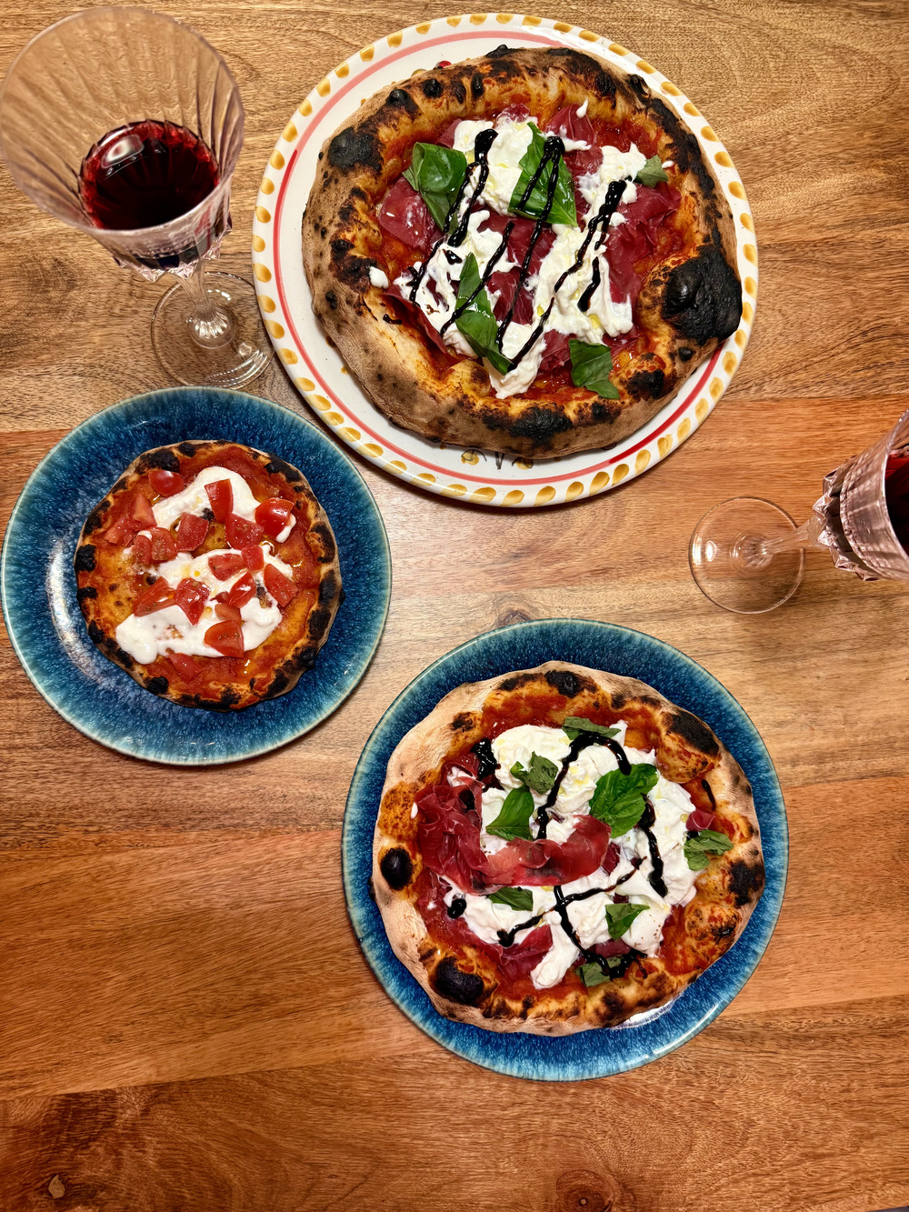 Pizza Napolitaine ou Romaine : Quelles Sont les Vraies Différences ?