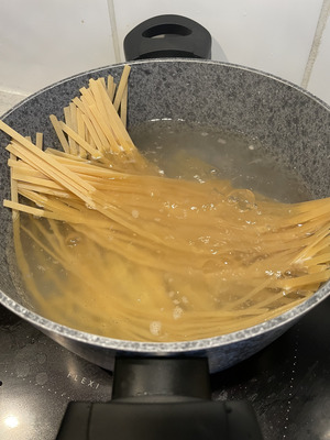Authentic Italian Recipe: Pasta aglio, olio, peperoncino