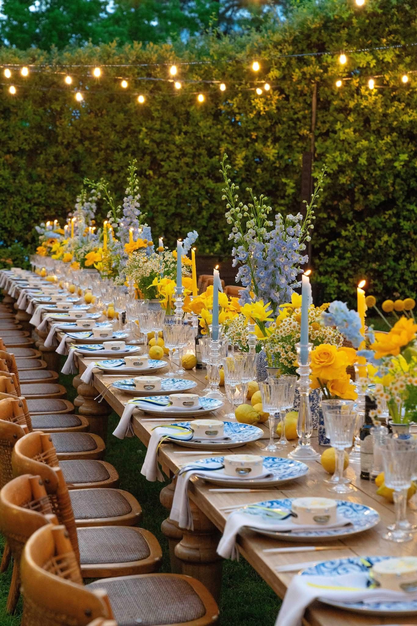 Grande tavolata conviviale per matrimonio italiano