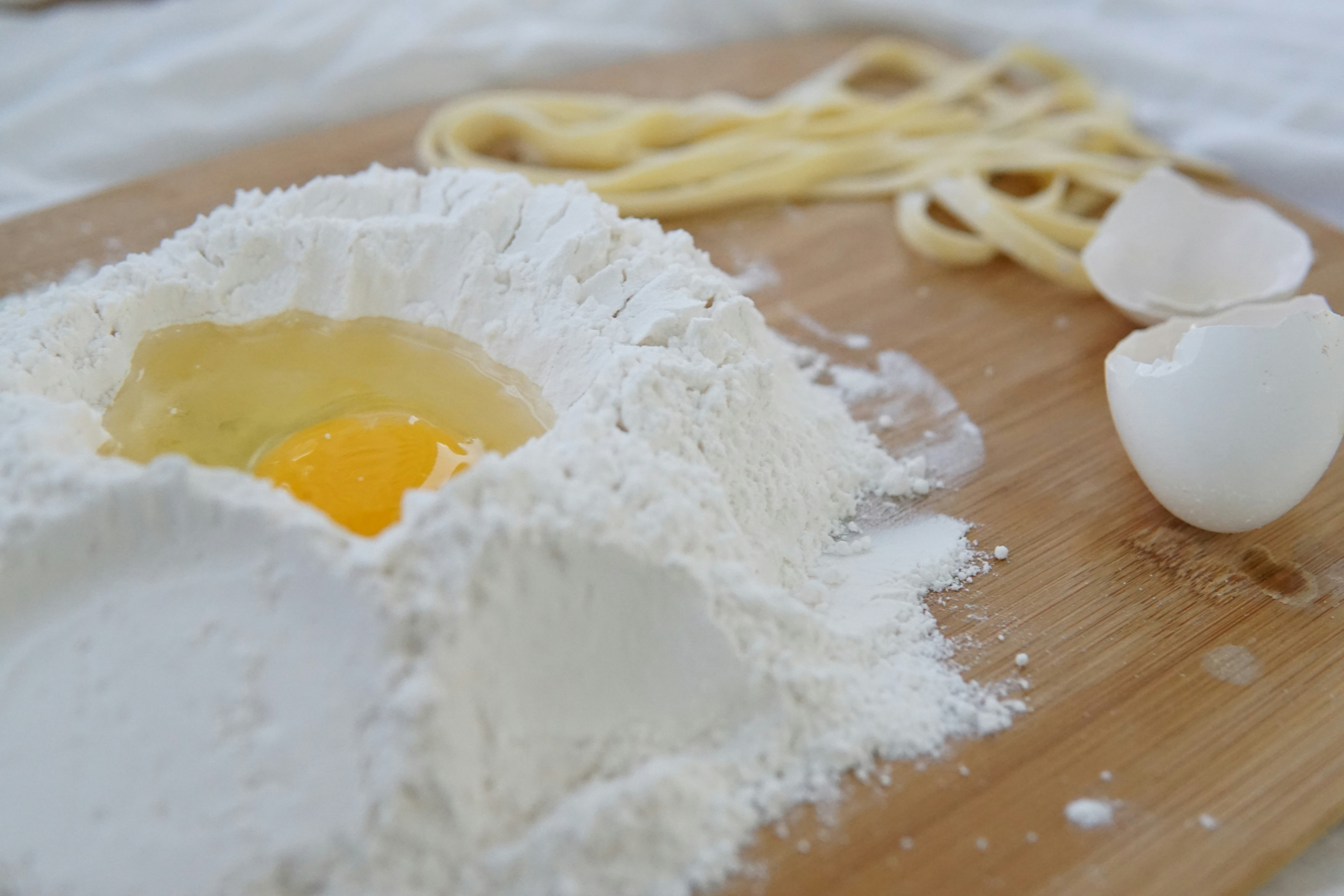 Holzbrett für frische italienische Pasta