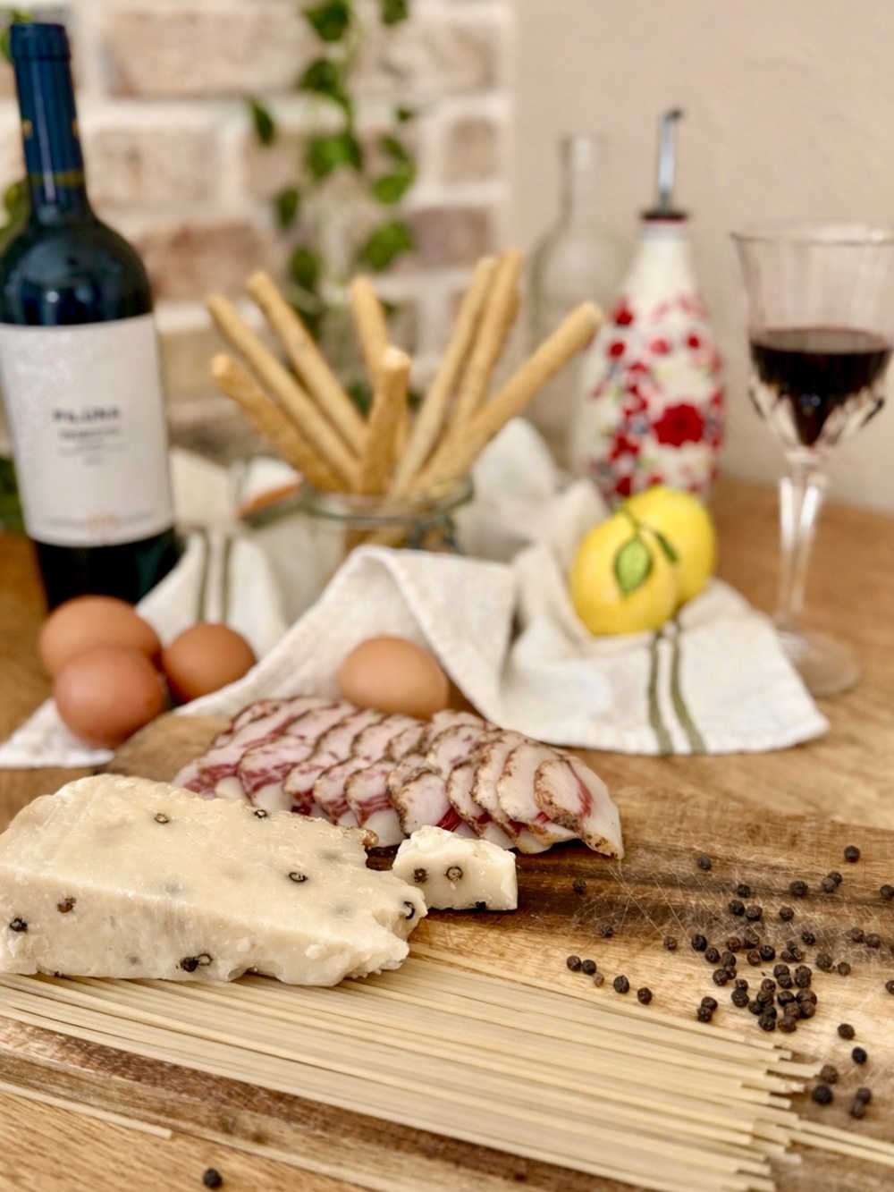 How to Make Carbonara Sauce: Bacon, Pancetta, or Guanciale?