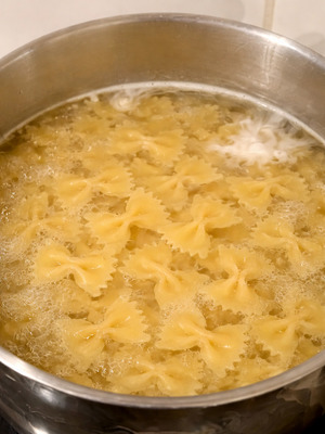 Italian Recipe - Salmon and Vodka Pasta Step 6-7