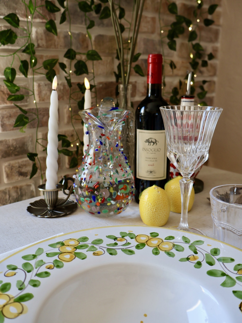 Italian table decor lemons candles linen warm atmosphere