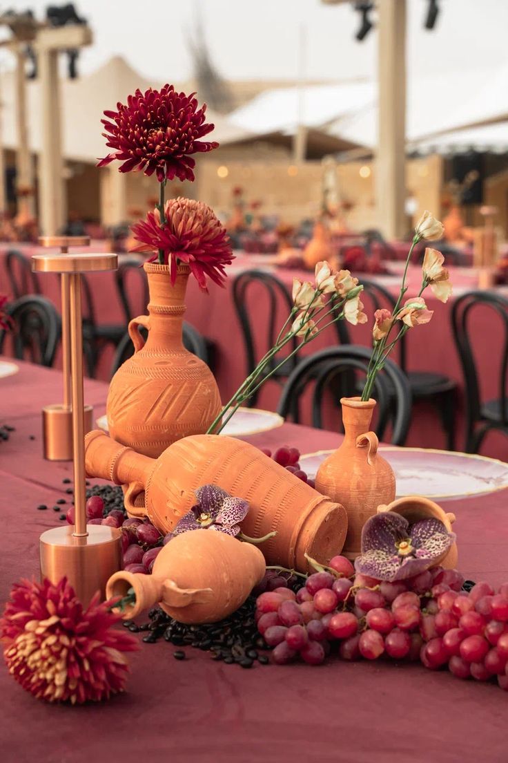 Italian tablescapes ideas - Ancient Roman tablescape