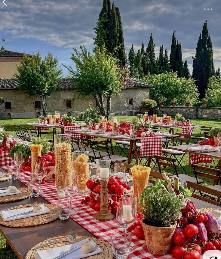 Italian tablescapes ideas - Casual Italian Dining