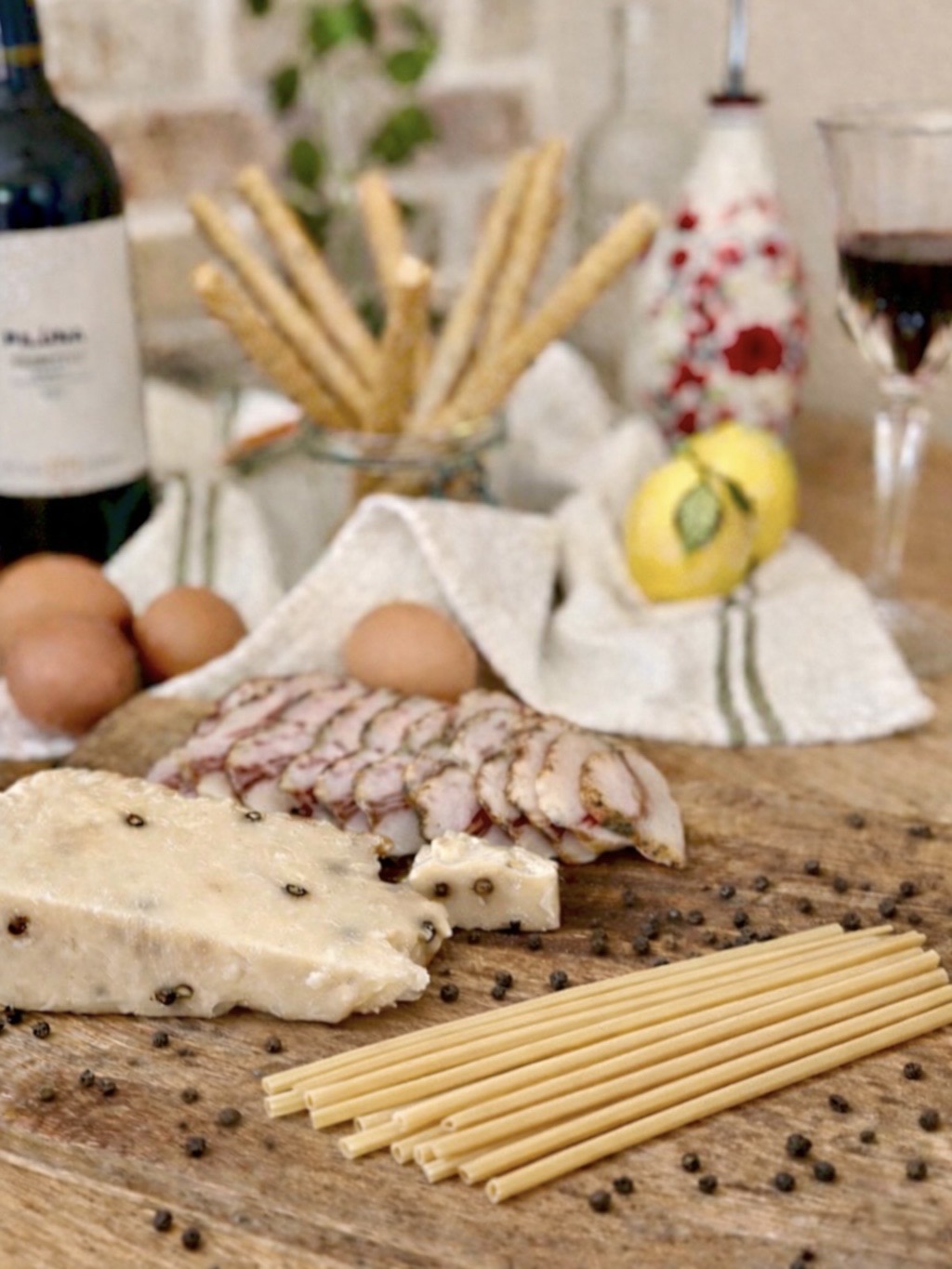 Bucatini pour carbonara italienne