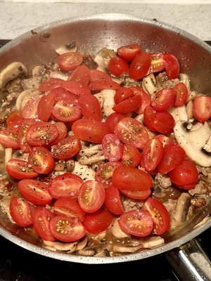 Recette de cuisine italienne facile - Pâtes aux champignons et saucisse étape 5