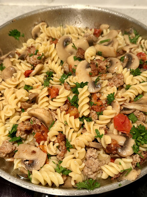 Recette de cuisine italienne facile - Pâtes aux champignons et saucisse étape 7