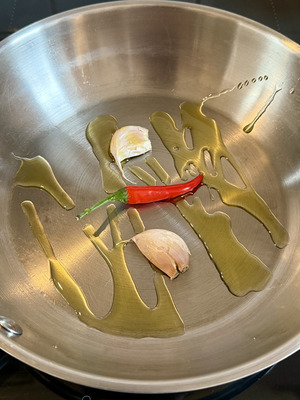 Recette italienne facile et traditionnelle des pâtes aglio, olio, peperoncino : étape 2