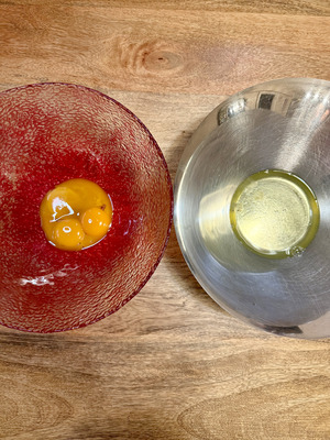 Recette italienne traditionnelle du tiramisù à l'Amaretto étape 1