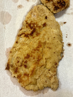 Recette italienne traditionnelle de l'escalope à la milanaise étape 7 : escalopes dorées et tendres