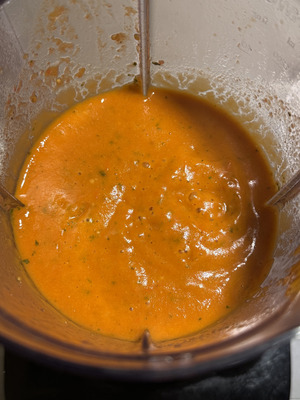 Sauce tomate maison italienne traditionnelle prête à servir