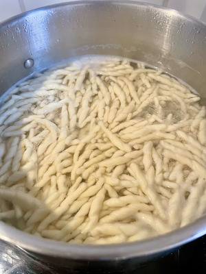 Ricetta italiana autentica: Trofie al pesto verde genovese passo 4