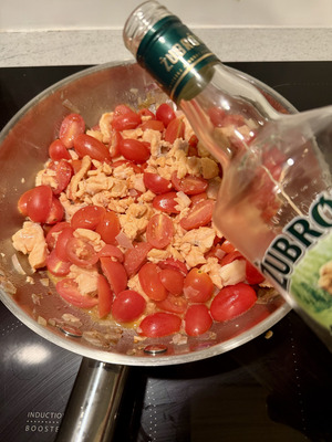 Ricetta facile pasta con salmone e vodka passo 4