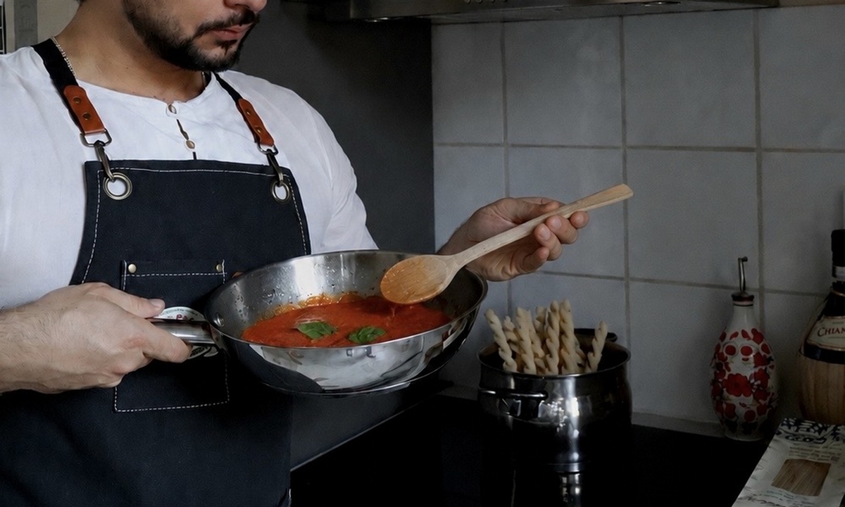 Sugo di Pomodoro della Nonna: Ricetta Tradizionale Italiana