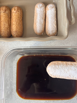 Ricetta italiana autentica del tiramisù all'Amaretto