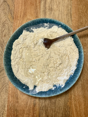 Ricetta italiana tradizionale della pizza napoletana margherita fase 2