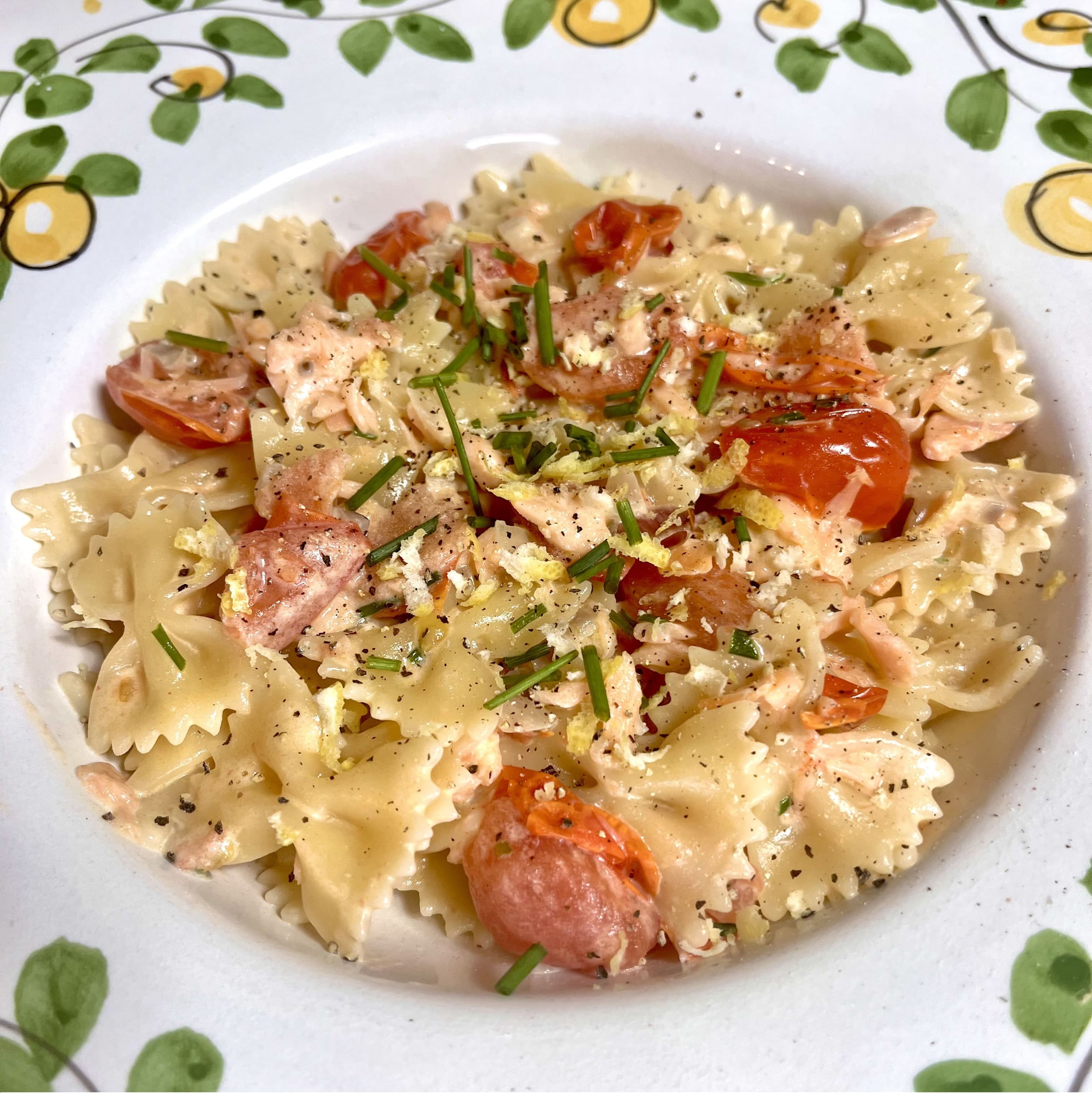 Farfalle with salmon and vodka: a simple, tasty recipe