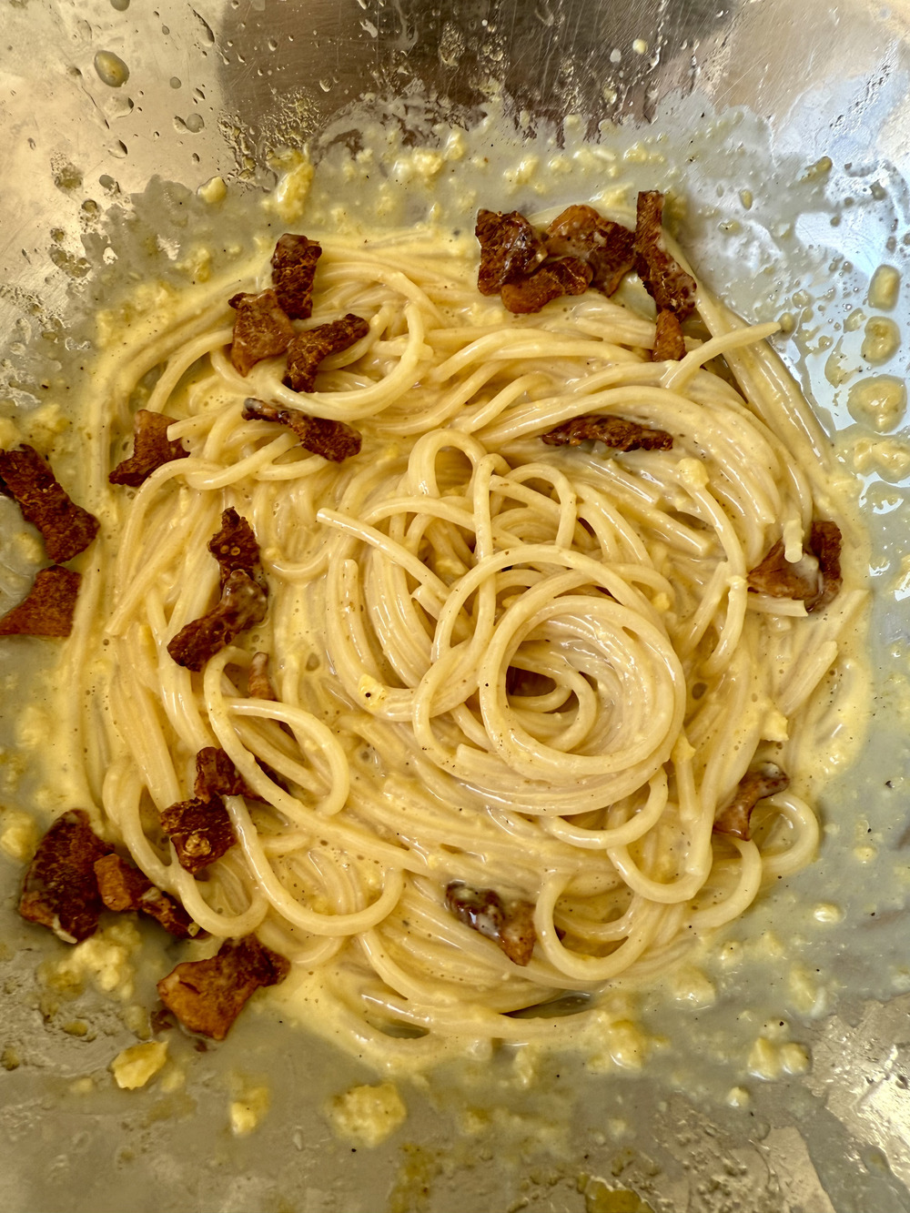 Mescolare la salsa lontano dal fuoco