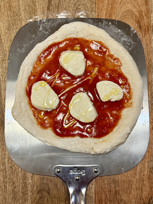 Traditional Italian Neapolitan Margherita pizza recipe – Step 9